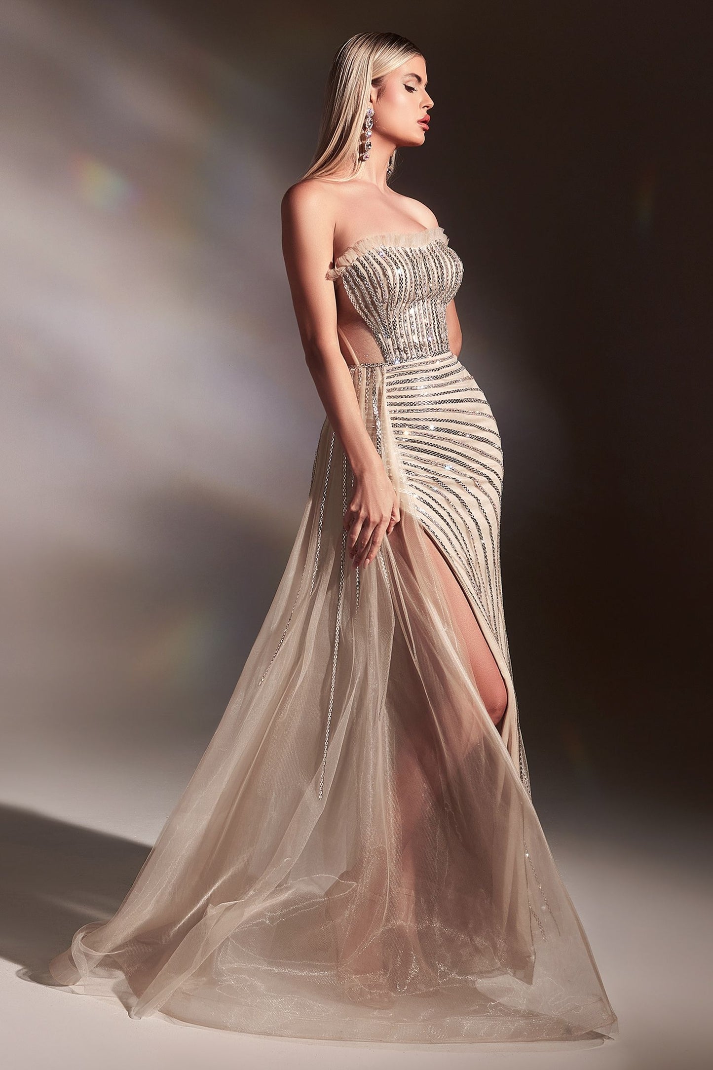 CD991
FITTED NUDE GOWN WITH RIGHT SIDE OVERSKIRT AND RHINESTONE DETAILS